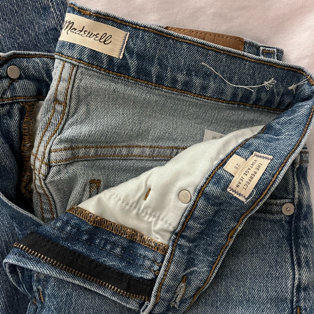 Madewell Ainsworth perfect vintage jean. Size 29